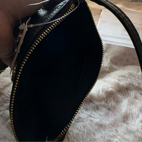 Michael Kors Fulton Medium Wristlet Wallet – Black Pebbled Leather – NWT - Picture 6 of 8